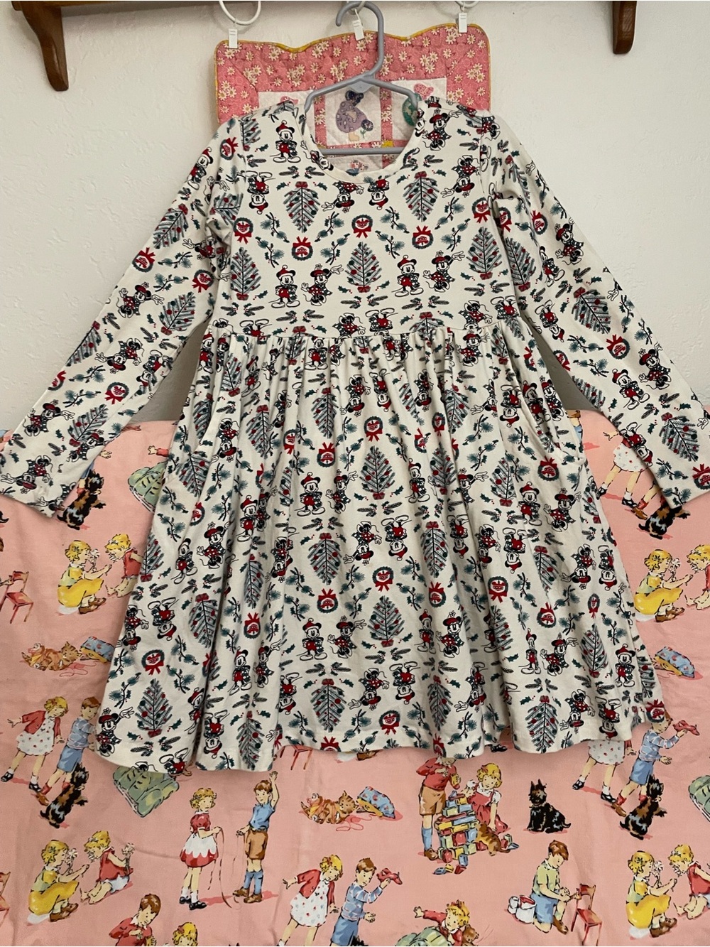Hanna Andersson m Long-Sleeve Holiday Print Dress with Mickey Minnie Christmas